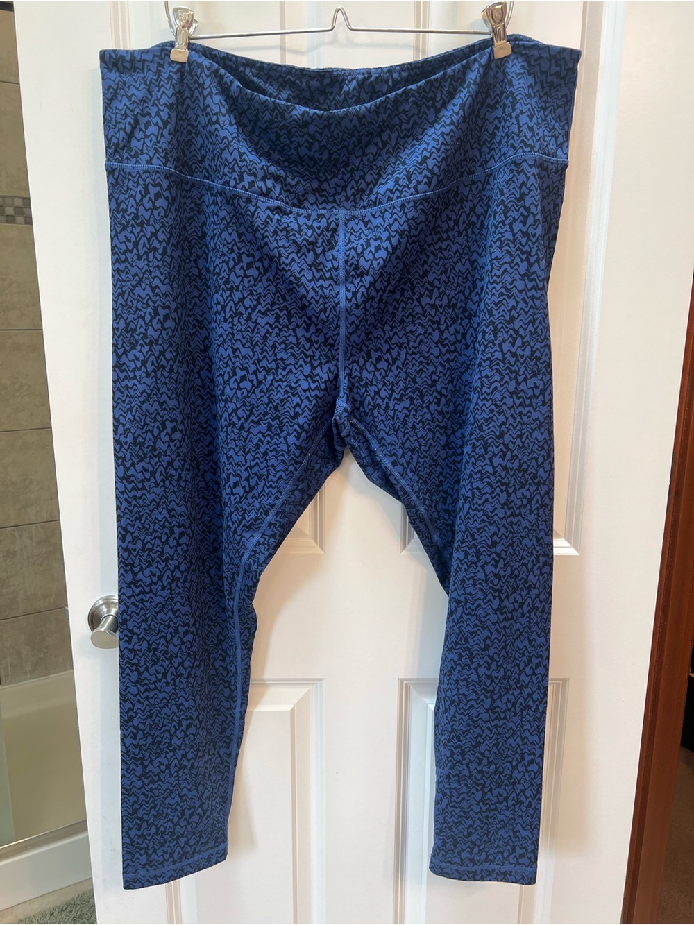 Zella 3X Blue & Black Printed High-Rise Cropped Leggings